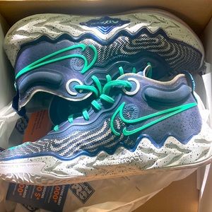 Brand New Nikes Men’s Size 9